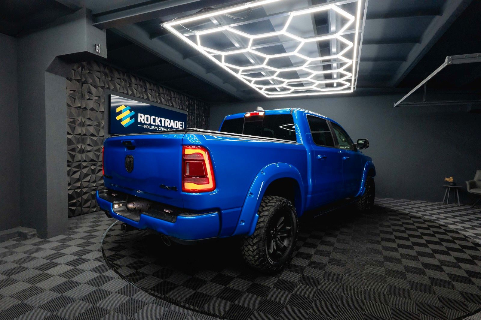 Fahrzeugabbildung Dodge RAM 5.7 V8 HEMI 4x4 LARAMIE Offroad Night LED