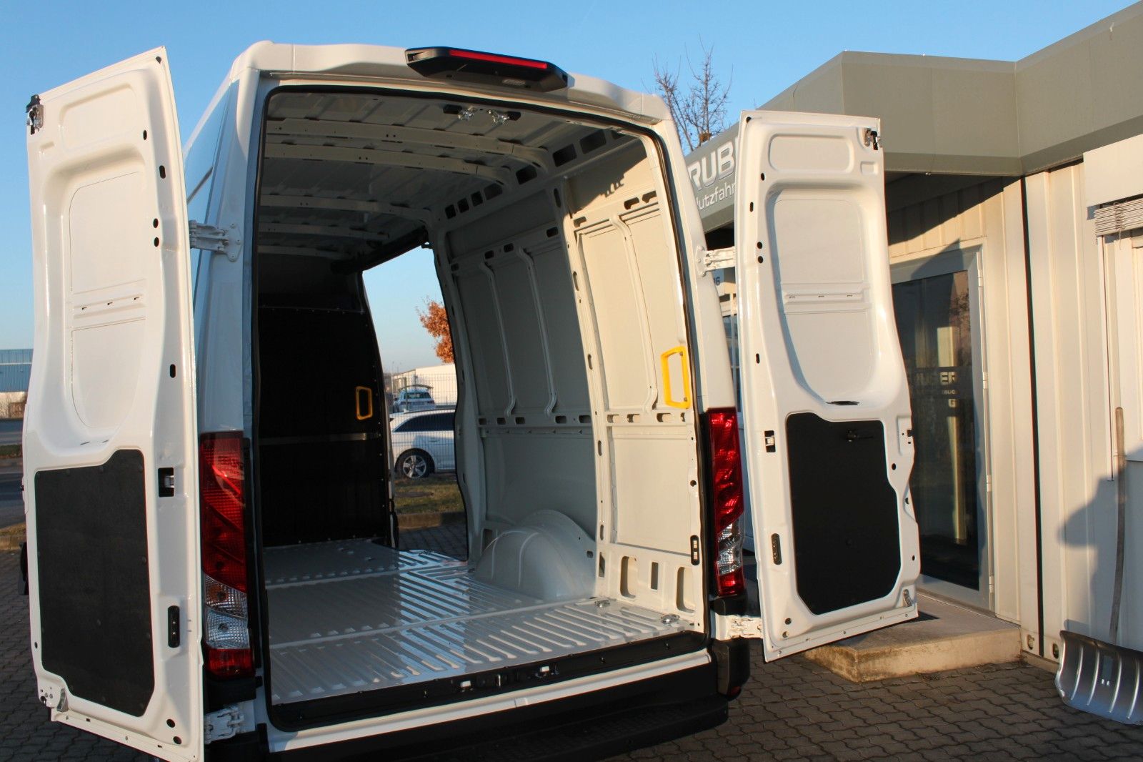 Fahrzeugabbildung Iveco Daily 180PS Autom, Fahrtenschreiber Vorbereitung