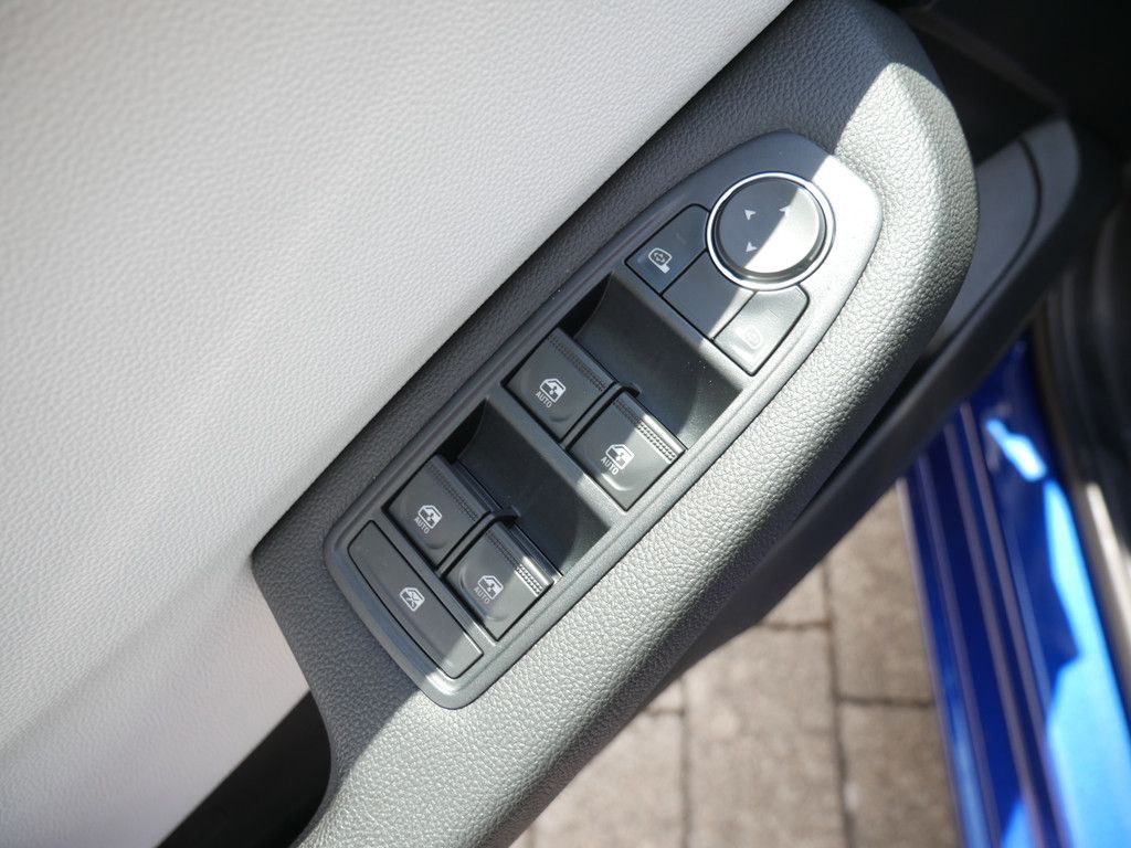 Fahrzeugabbildung Renault Clio Techno TCe 90 KLIMA PDC SHZ KAMERA NAVI LED