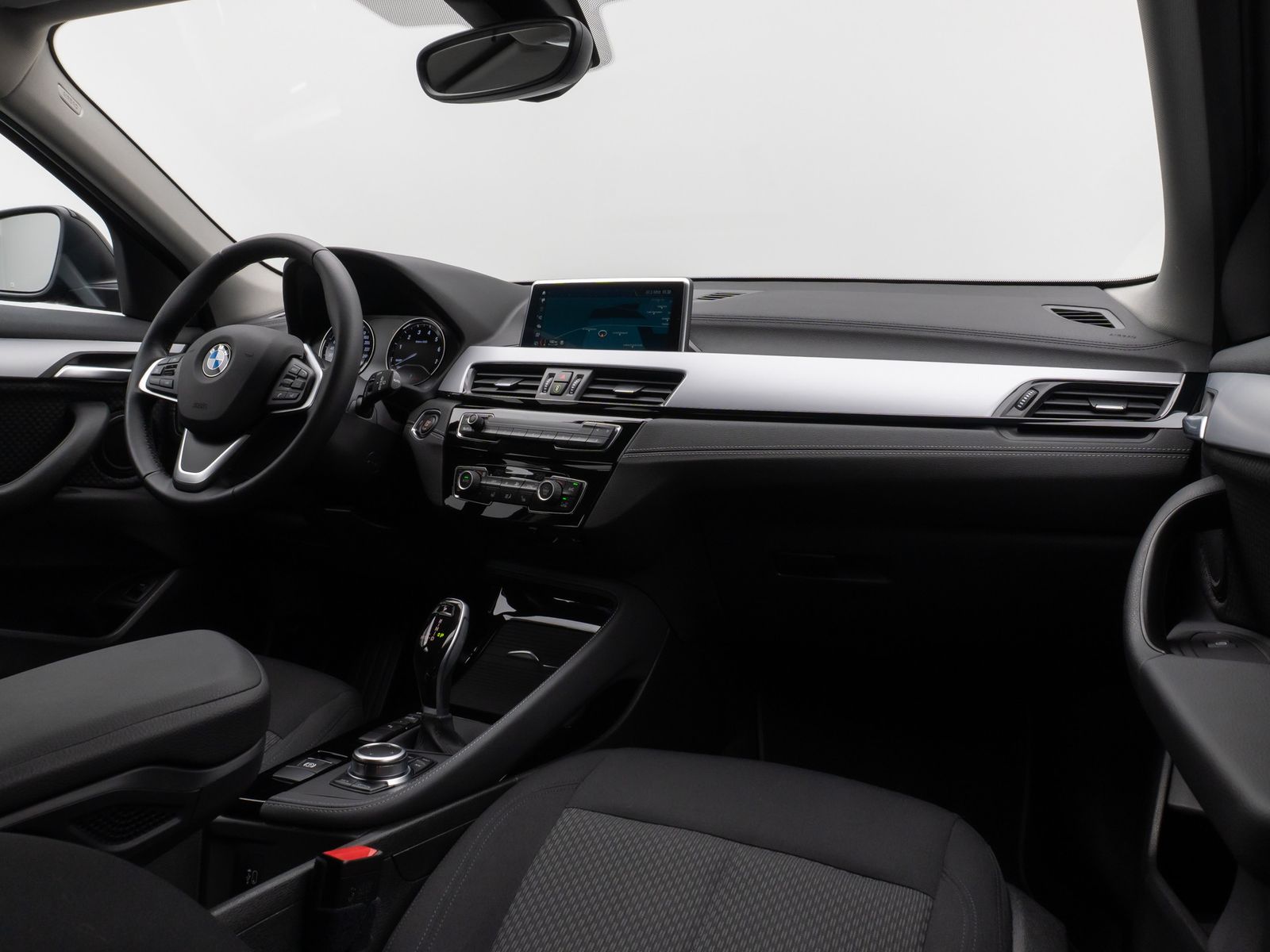 Fahrzeugabbildung BMW X2 sD18i Parkassistent DAB Navigation Lordos LED