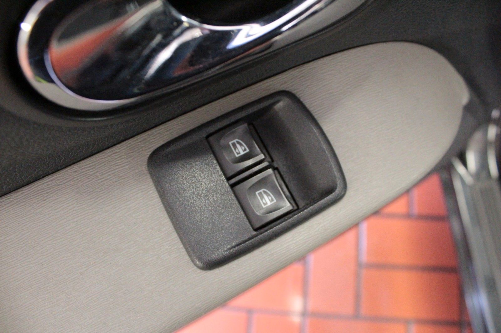 Fahrzeugabbildung Dacia Lodgy TCE 115  Lauréate *Navigation