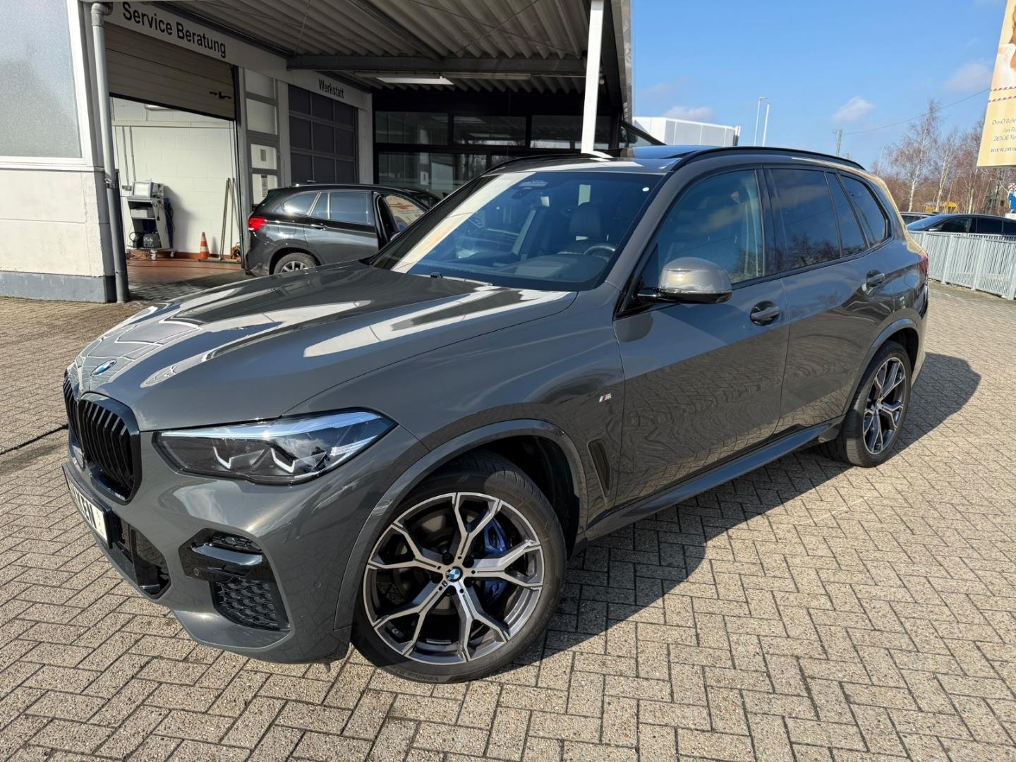 BMW X5 xDrive30d M-Sport AHK Pano Aktivl. DAP H/K 4x
