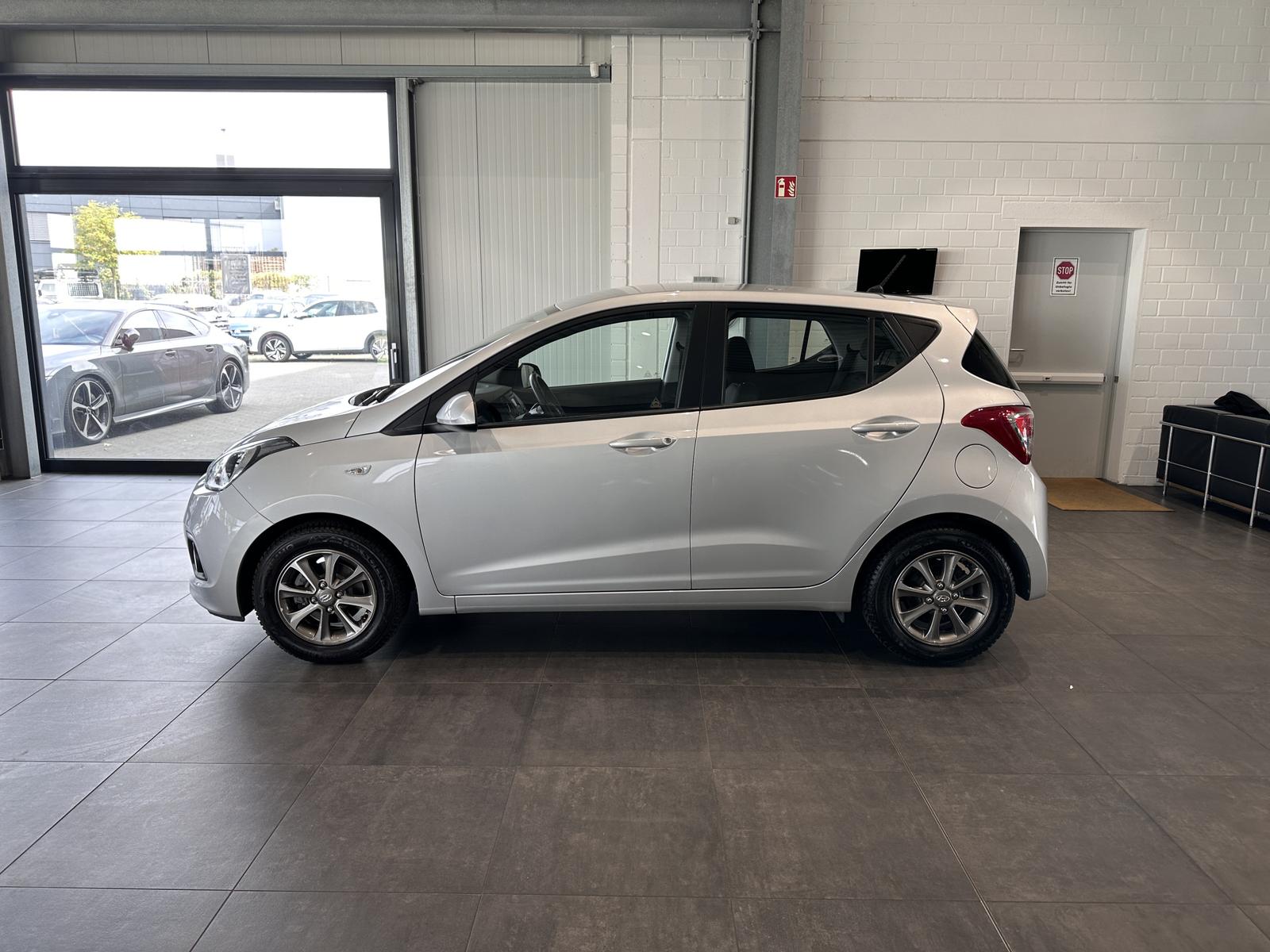 Hyundai i10 FIFA World Cup Edition *SHZ, LENKRADHZ.*