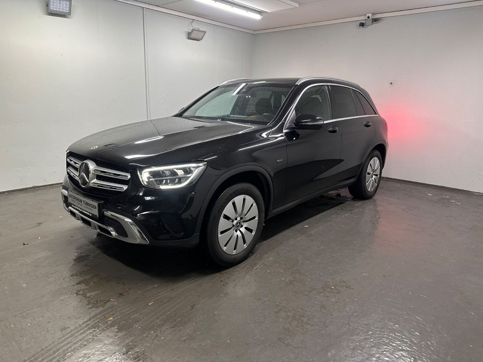 Fahrzeugabbildung Mercedes-Benz GLC 300 e 4MATIC Autom.*AHK*PANORAMA*DISTRO