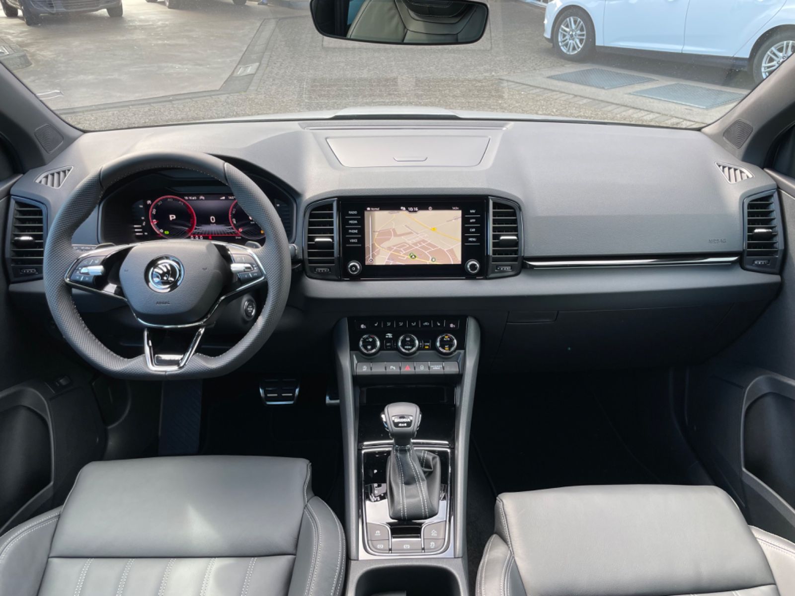 Fahrzeugabbildung SKODA Karoq 2.0 TDI Sportline DSG Navi/Matrix/AHK/4x4