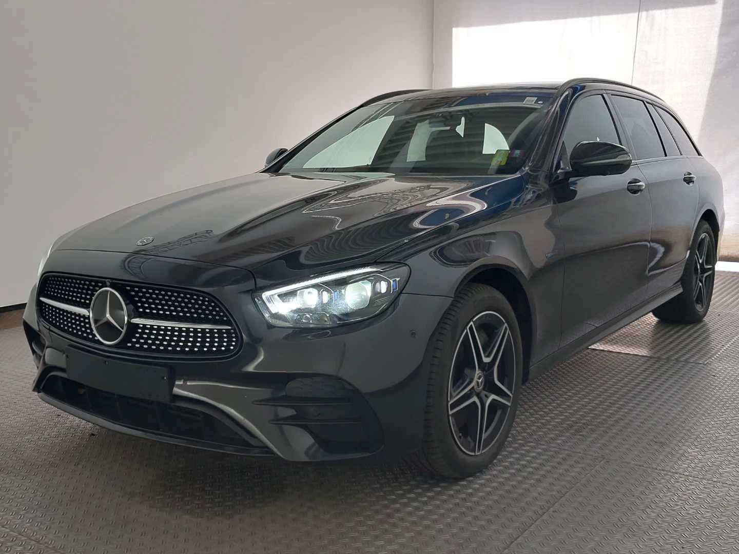 Mercedes-Benz E 300de AMG LINE 9G-TR 4MT-PANODACH-LEDER-360°CA