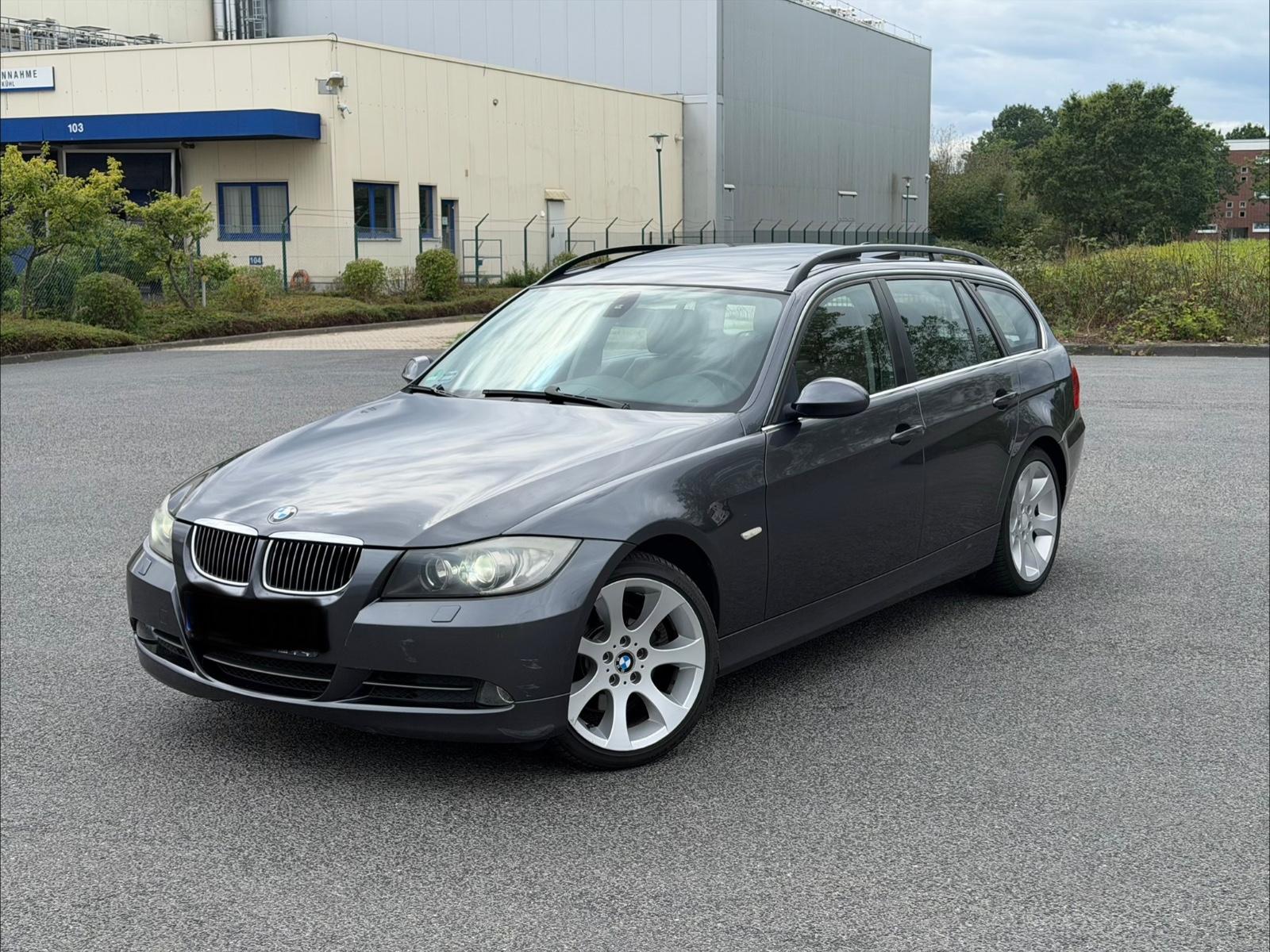 BMW 330 2006 — interior