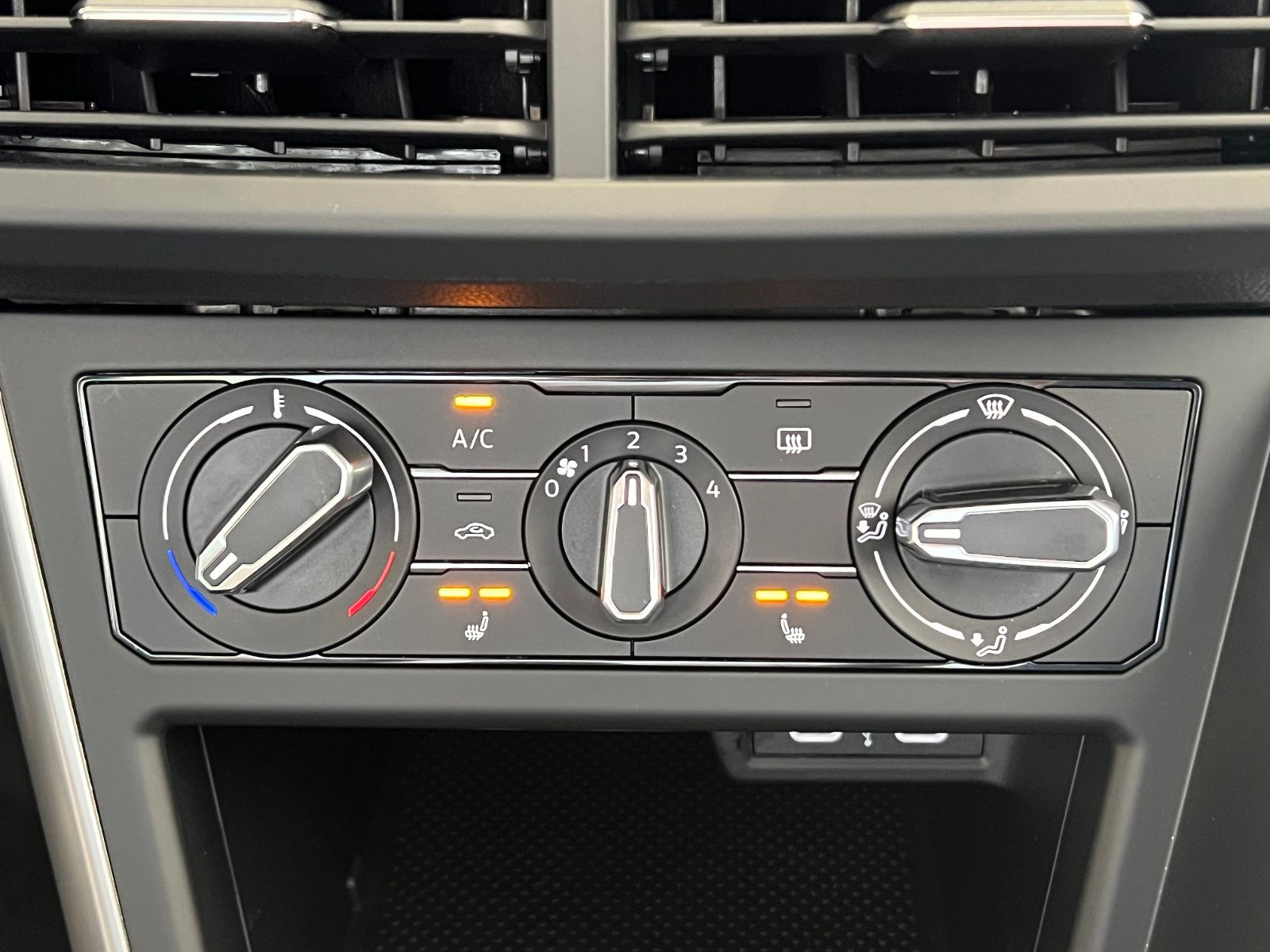 Fahrzeugabbildung Volkswagen Taigo Life 1.0 TSI *LED, Digital Cockpit, PDC, 1