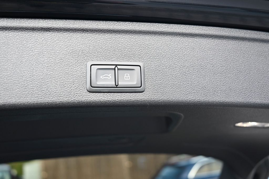 AUDI A4 2023