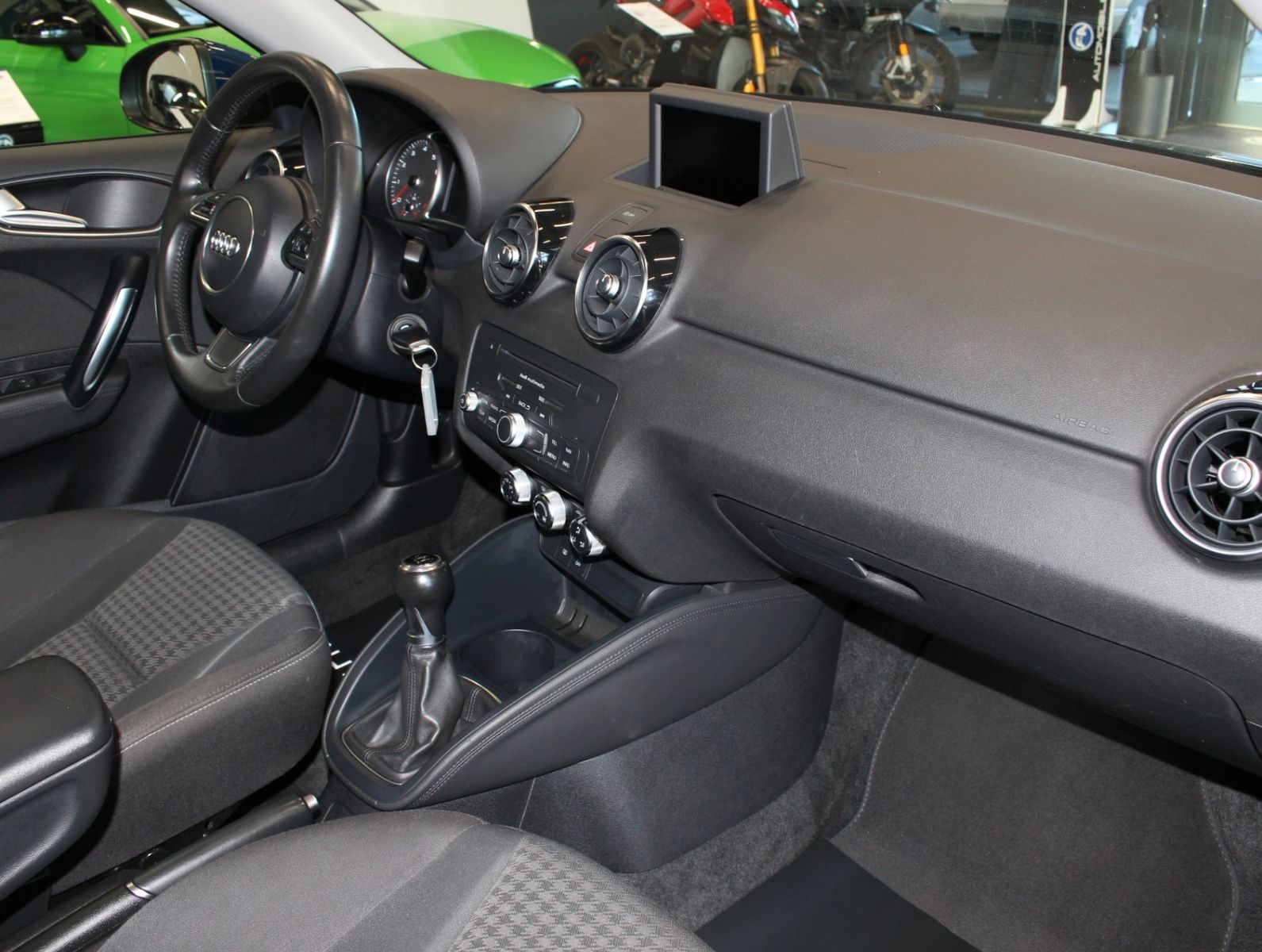 Fahrzeugabbildung Audi A1 Sportback attraction Bi Xenon*8 Fach Bereift