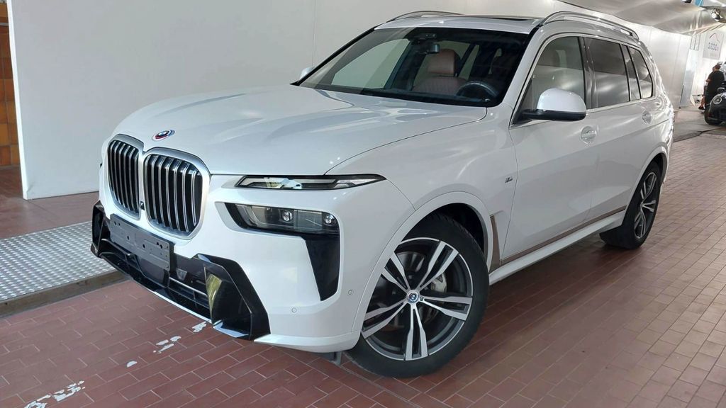 Image of BMW X7