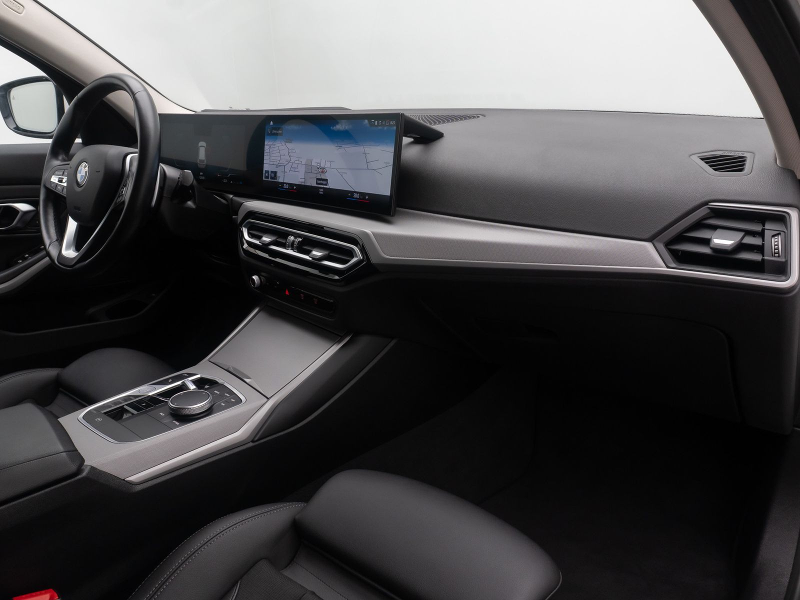 Fahrzeugabbildung BMW 320d HUD DAB Sport Komfort Alarm Teilleder AHK