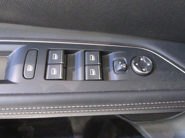 Fahrzeugabbildung Peugeot 5008 GT 1.2T LED/NAVI/SHZ/PDC/R´CAM/7-SITZ/LEDER