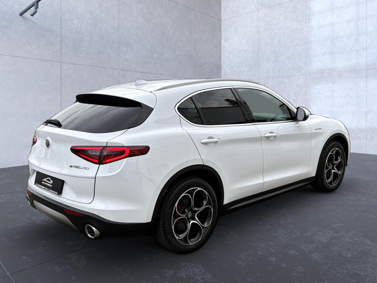 Alfa Romeo Stelvio Super Q4+LEDER+NAVI+XENON+ACC+20Zoll