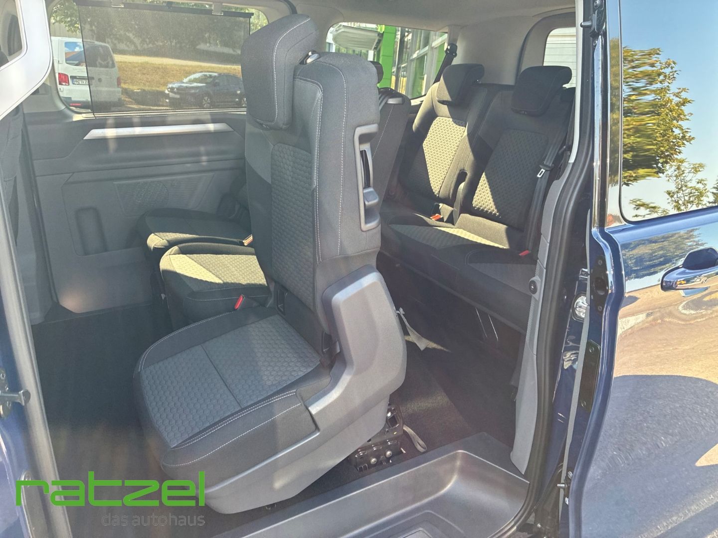Fahrzeugabbildung Volkswagen T7 Caravelle Style 2.0 TDI DSG Navi Digitales Co