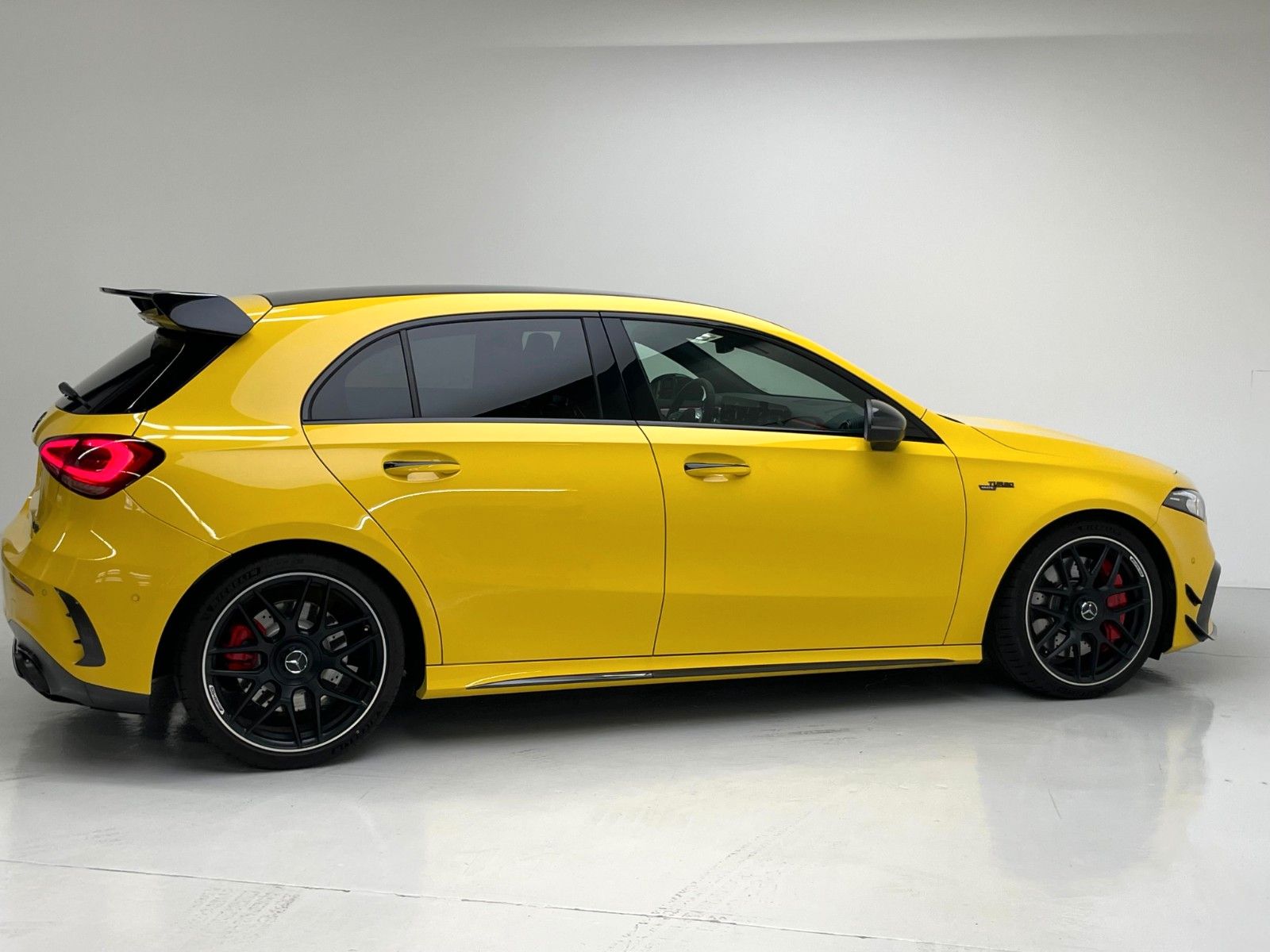 A45 S AMG*AERO*AKRAPOVIC *PERF-SEATS*TRACK PACE