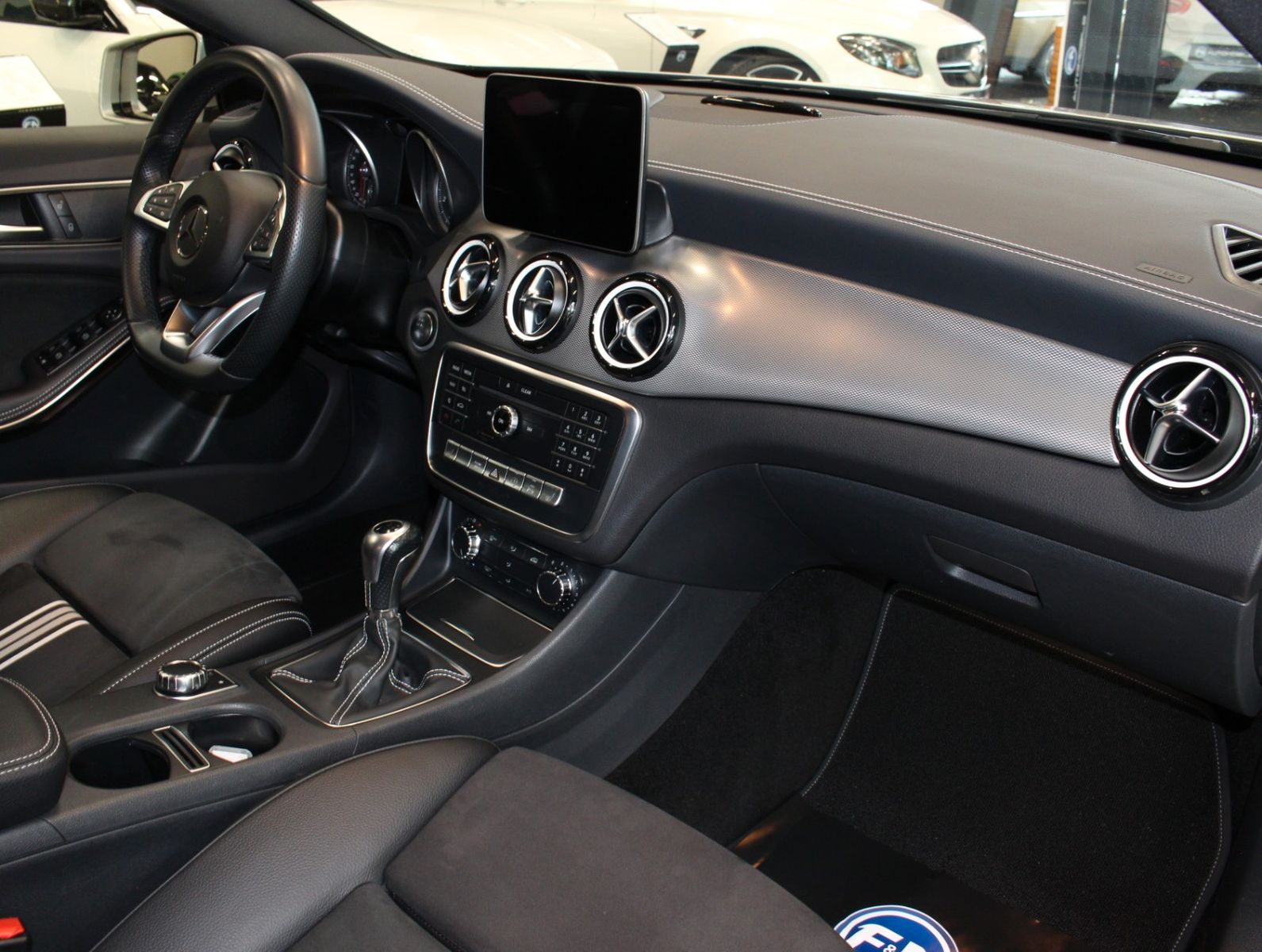 Fahrzeugabbildung Mercedes-Benz A 200 AMG Line BlueEff