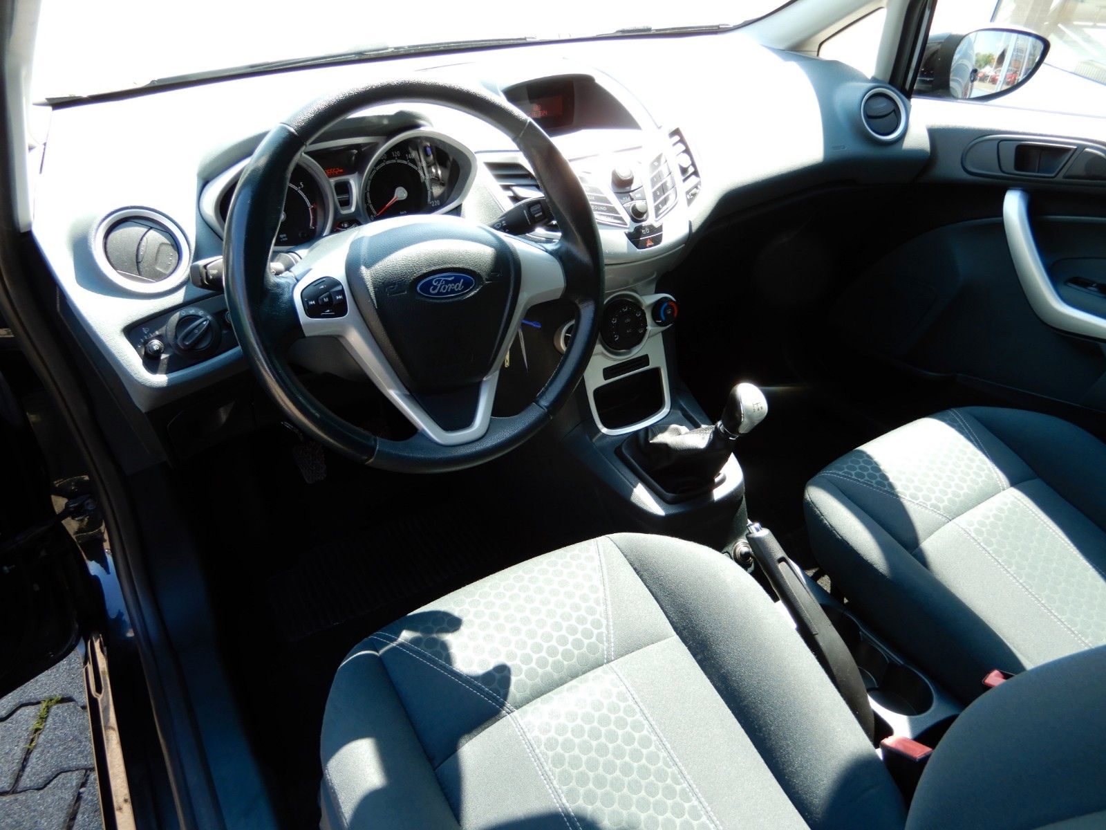 Fahrzeugabbildung Ford Fiesta 1.6 Titanium 3-Türer Klima 89€/Mon. Fin.
