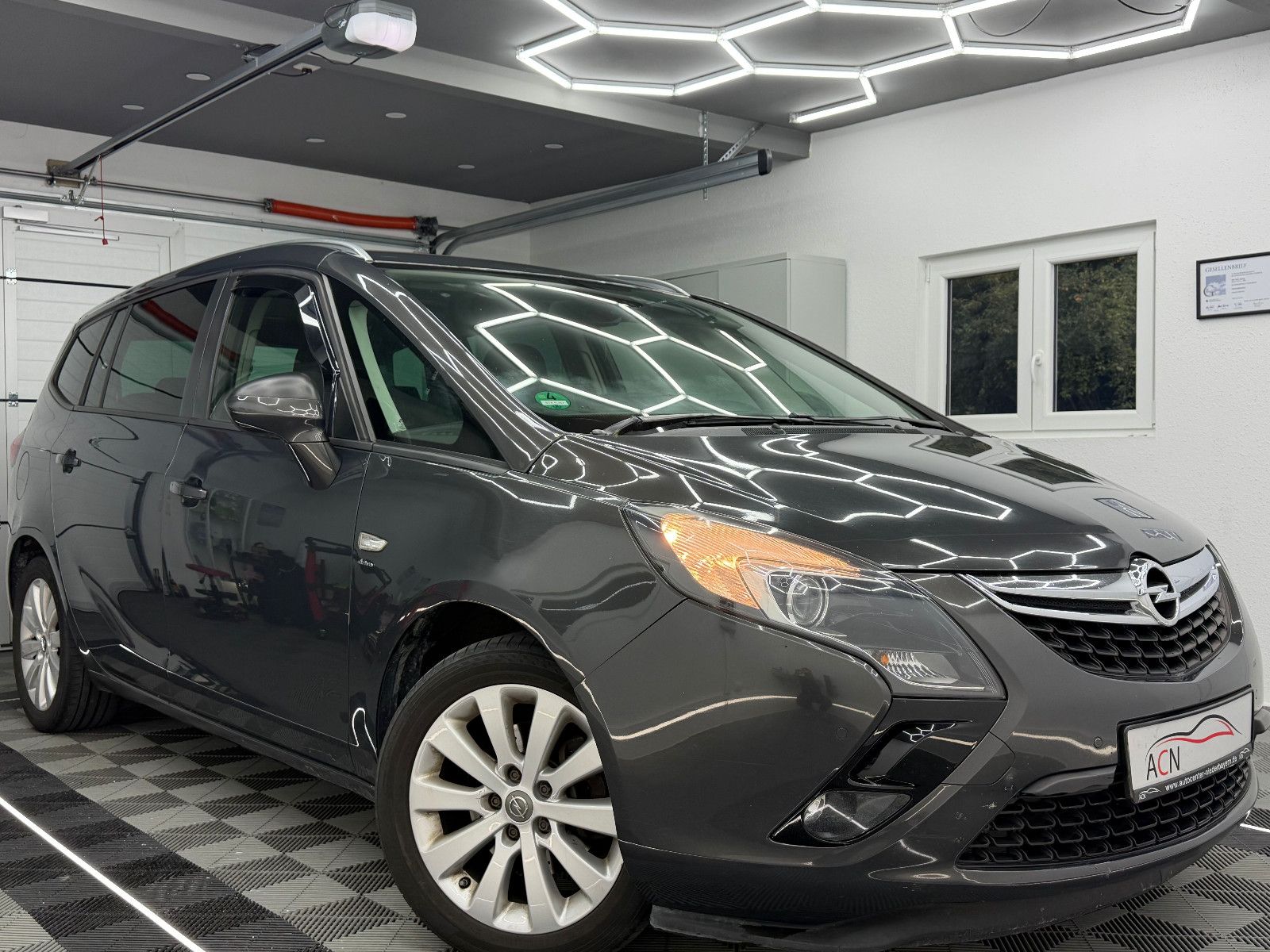 Fahrzeugabbildung Opel Zafira C Tourer Drive/NAVI/KAMERA/AHK/7-SITZER