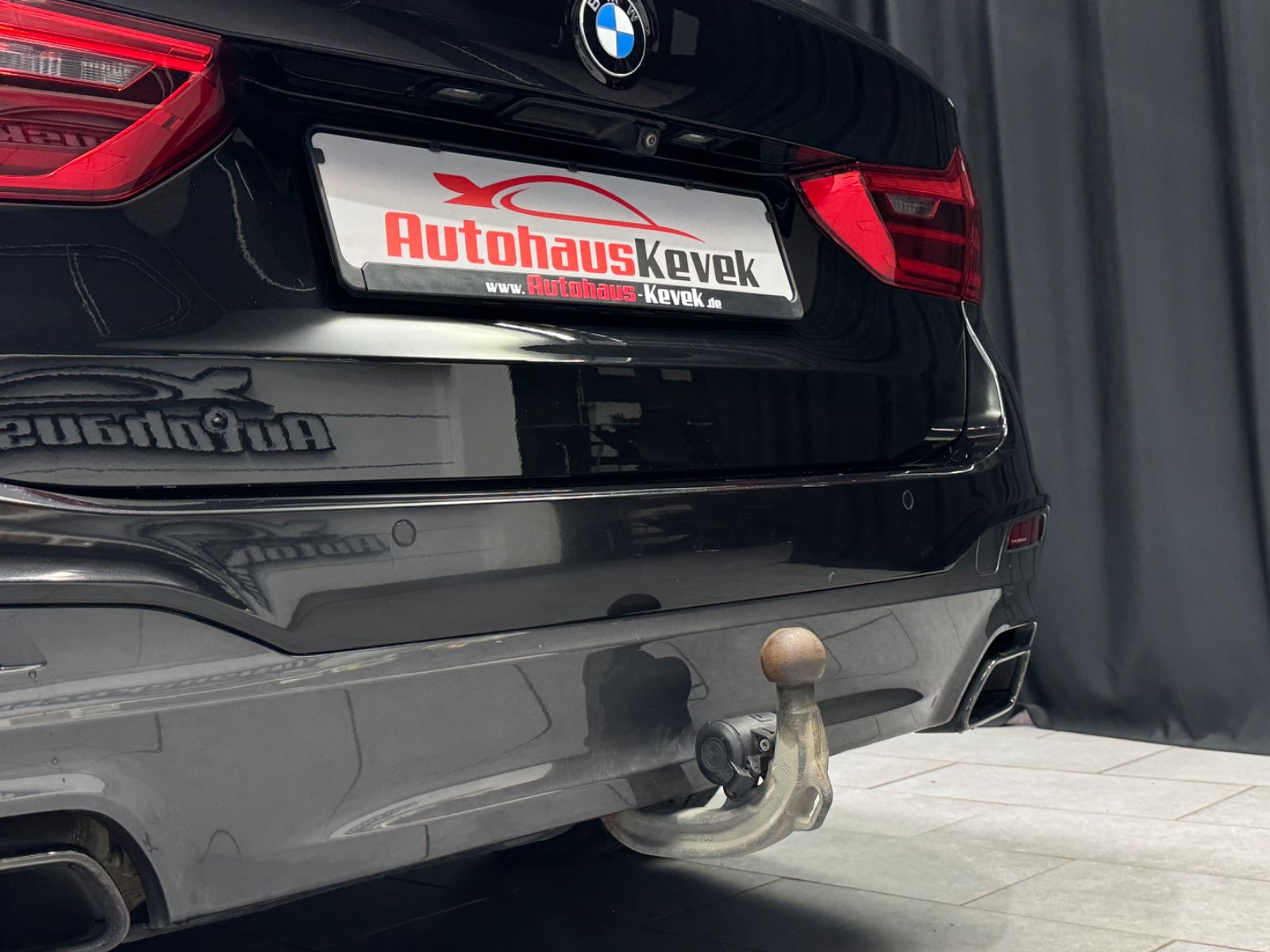 Fahrzeugabbildung BMW M550d xDrive Touring|PANO|NAVI|AHK|1.HAND