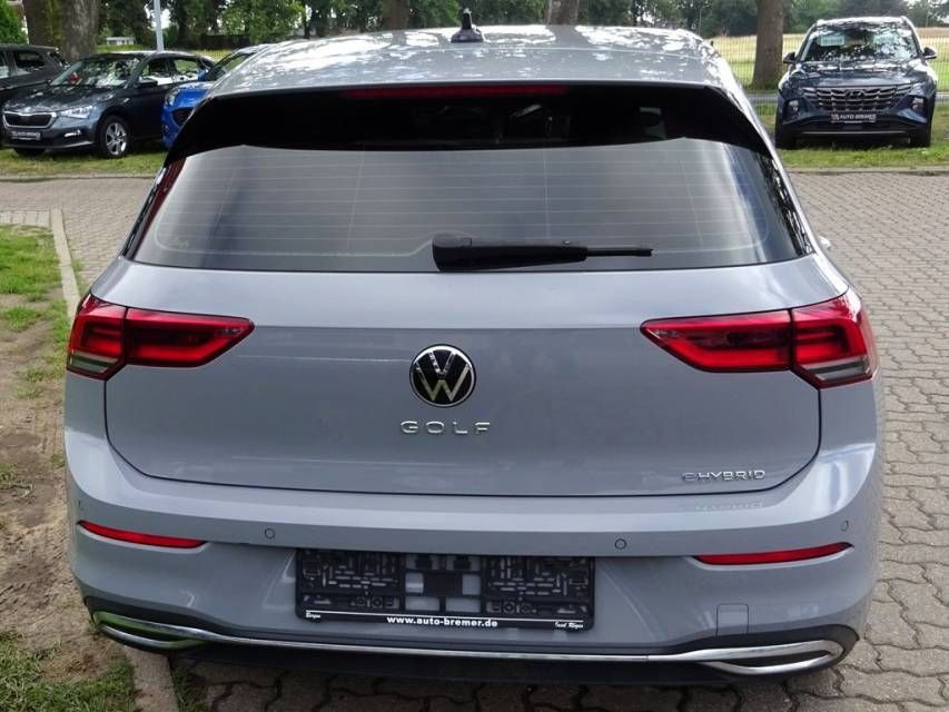 Fahrzeugabbildung Volkswagen Golf VIII 1.4 eHybrid Style  8-fach bereift