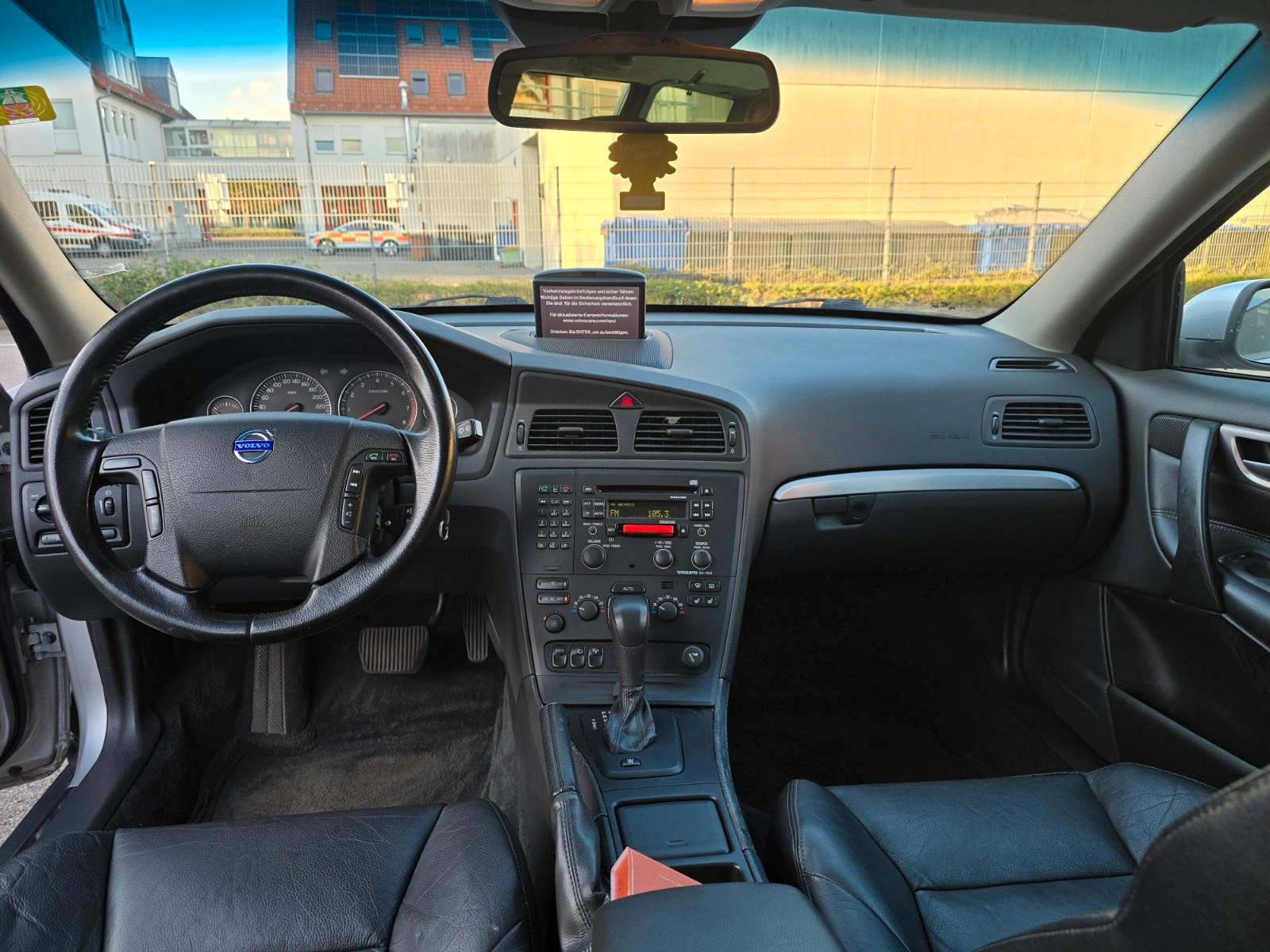 Volvo V70 2004 — photo 16