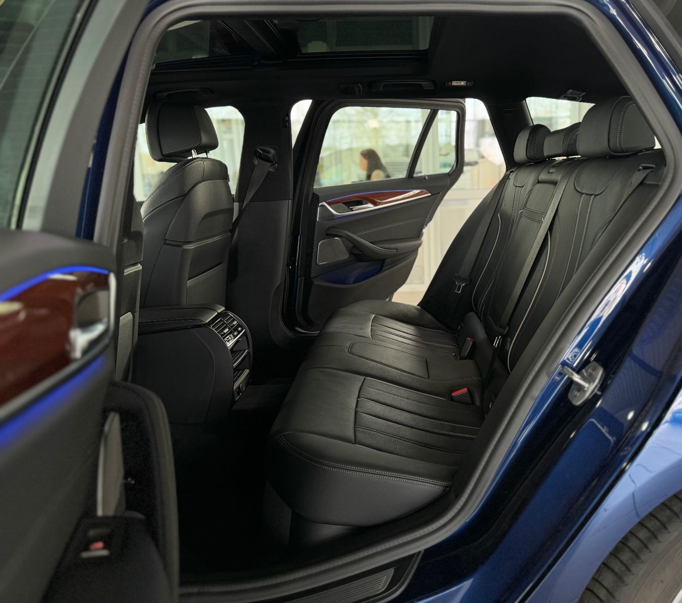 Fahrzeugabbildung BMW 520d M Sport Panorama 360° HUD H/K Komfort Alarm