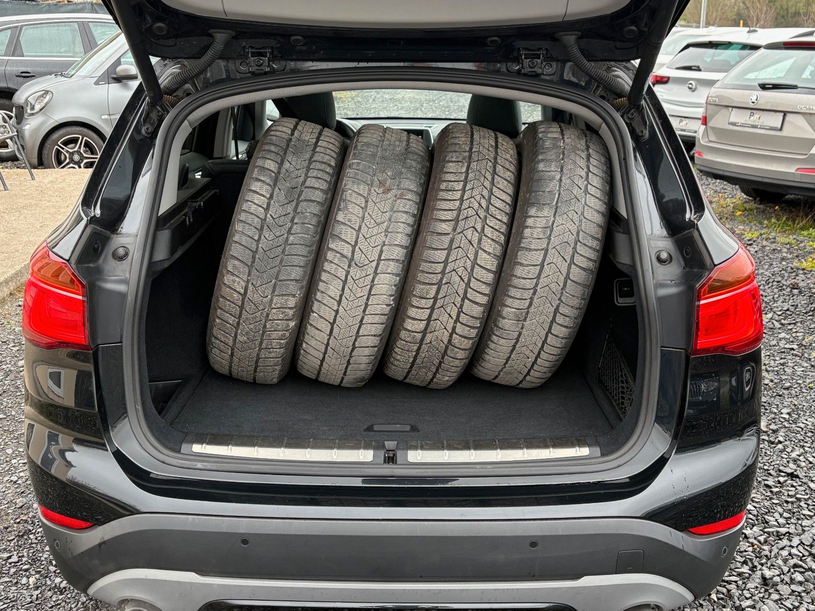 Fahrzeugabbildung BMW X1 xDrive20i Aut. SPORT LINE Navi Leder LED Pano