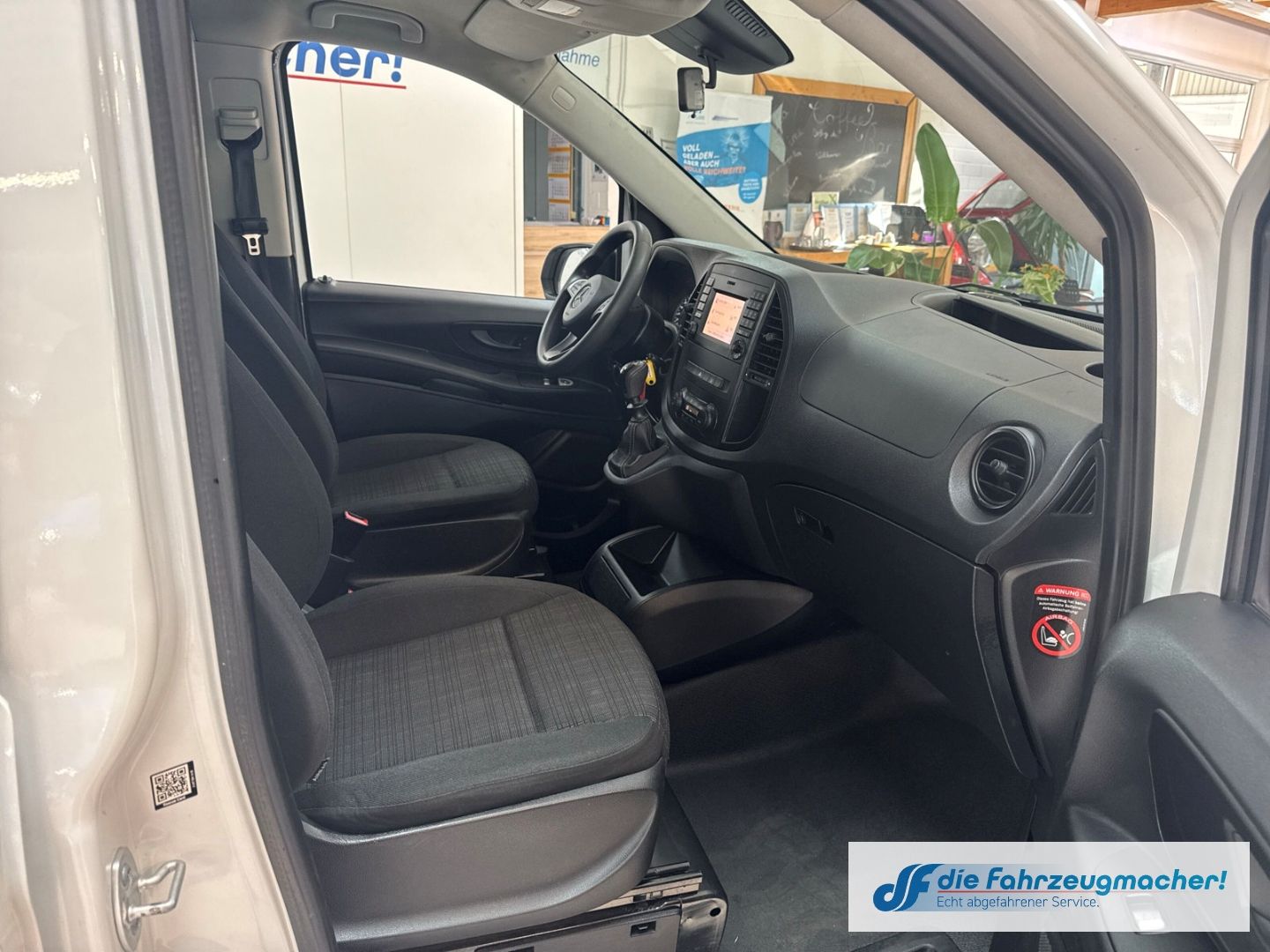 Fahrzeugabbildung Mercedes-Benz Vito Tourer 111CDI FWD extralang Pro AHK Klimaau