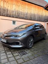 Toyota Auris Hybrid Executive 1,8-l-VVT-i Executive - Toyota Auris Hybrid (/Elektro) Executive mit Benzin-Antrieb