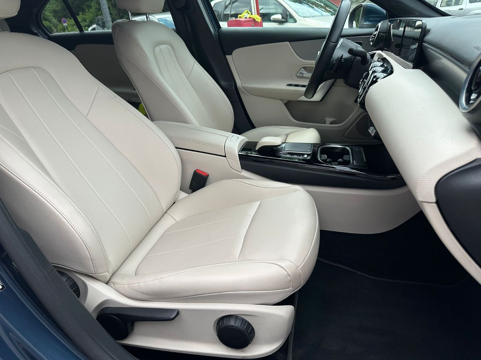 Fahrzeugabbildung Mercedes-Benz A 180 d Limousine *Progressive*NAVI*AHK*LEDER*