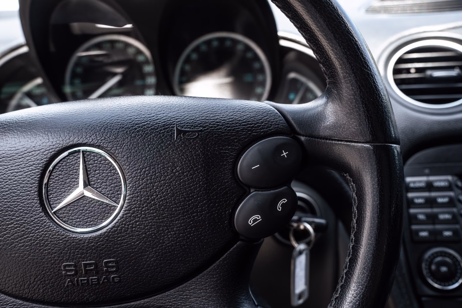 Mercedes-Benz SL 350 3.7 V6 245 ch BVA / Cuir / Bi-Xénon / Sièges chauffants / Jantes 20" AMG