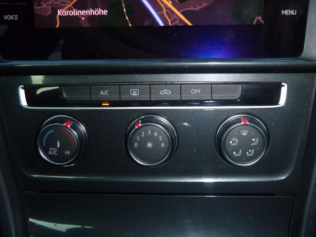 Fahrzeugabbildung Volkswagen Golf VII Variant >Navi/Klima/VW Connect<