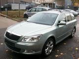 Skoda Octavia Combi 1.4 TSI*DSG*Leder*S-Dach*PDC*Top* - Skoda Octavia aus 2010: Combi