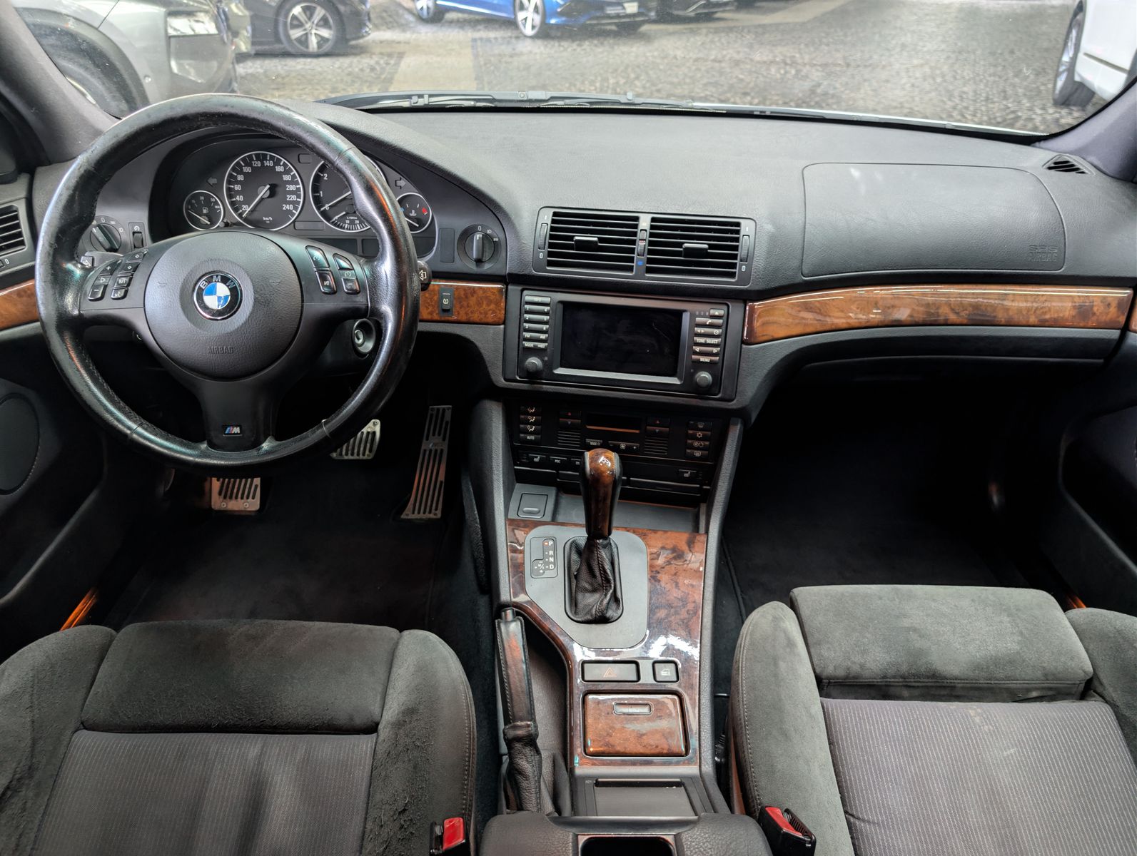 Fahrzeugabbildung BMW 530 i 3.0 Shadow M Sport LPG*MEMO*TEMP*SHZ*XENON