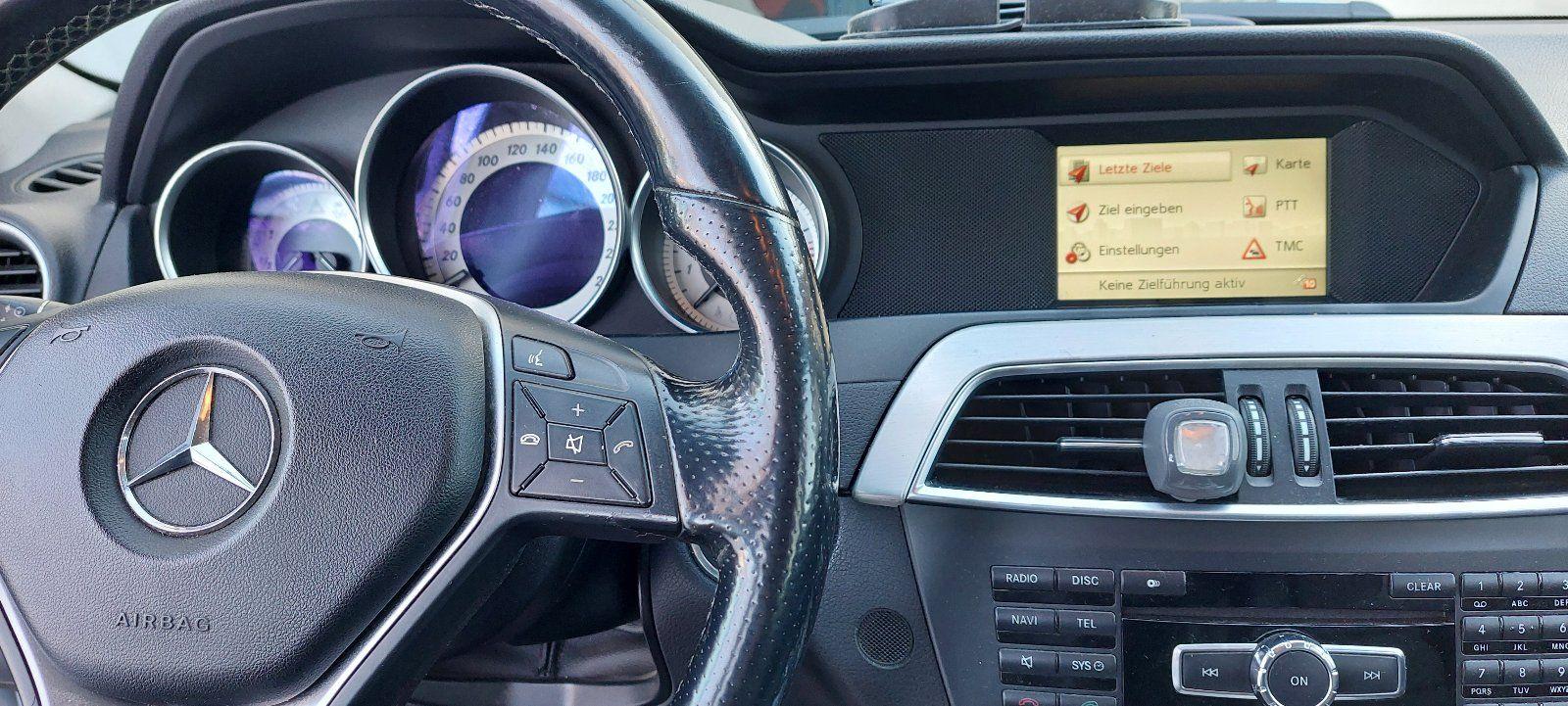 Mercedes-Benz C180 2011 — photo 11