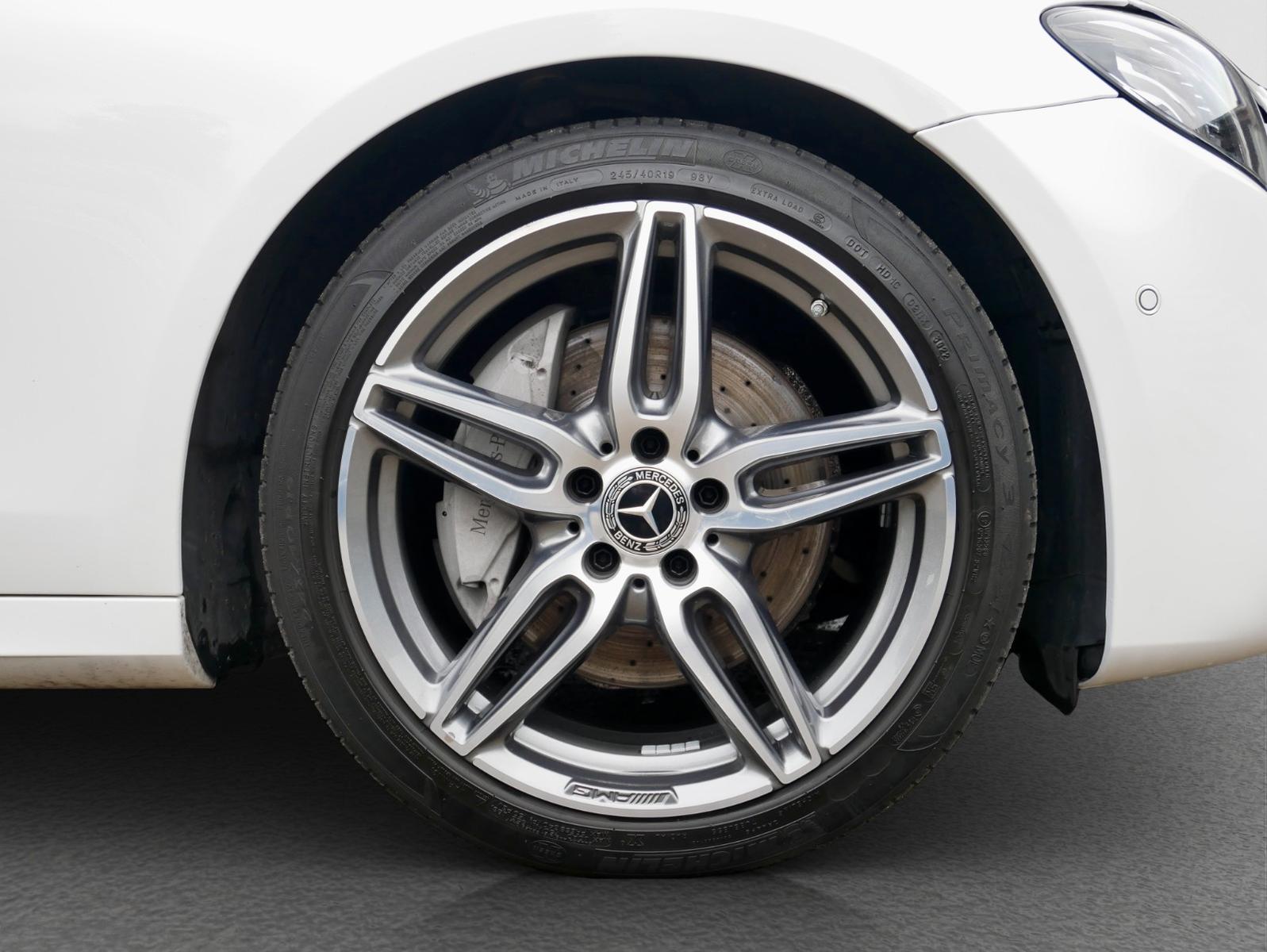 Mercedes-Benz E 220d  AMG Line 4Matic+AHK+LED+S-HEFT