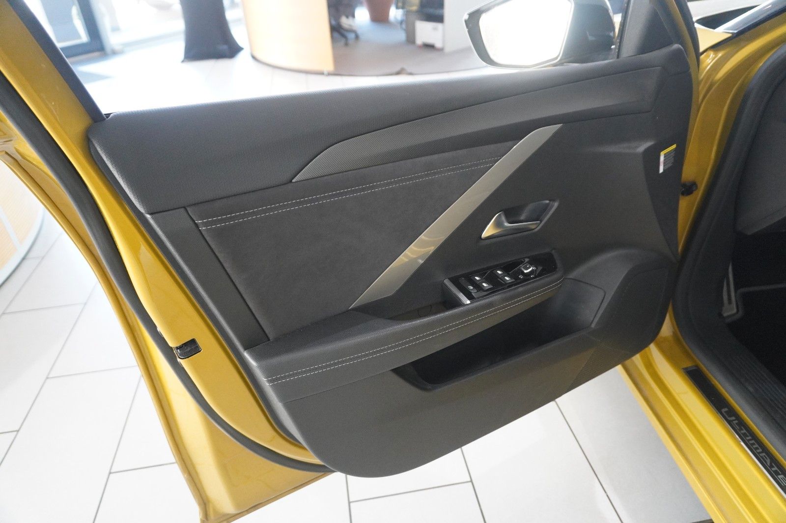 Fahrzeugabbildung Opel Astra L Lim. 1.2T ULTIMATE NAVI/LED/360°/PANO/SH