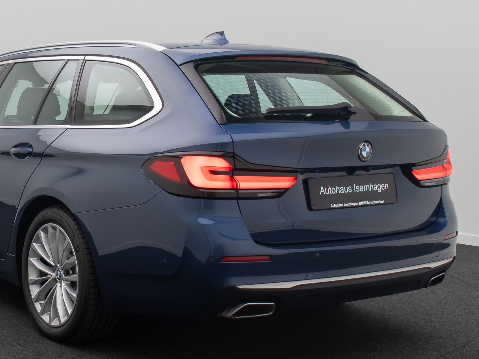 Fahrzeugabbildung BMW 520d Luxury Line HUD DAB Kamera HiFi Panorama