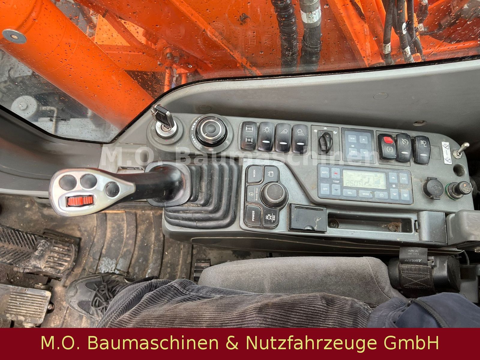 Fahrzeugabbildung Doosan DX 140W-3/Umschlagbagger/Vollgummibagger