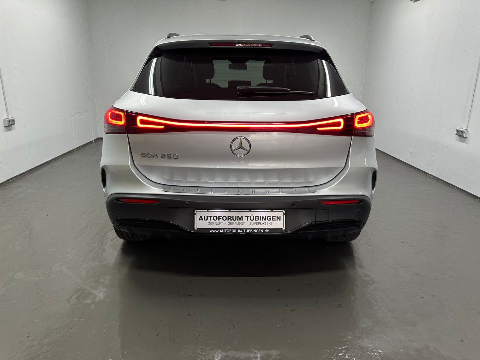 Fahrzeugabbildung Mercedes-Benz EQA 250 AMG-LINE*NIGHT*AHK*LED*IHC*NAVI*PANORAMA