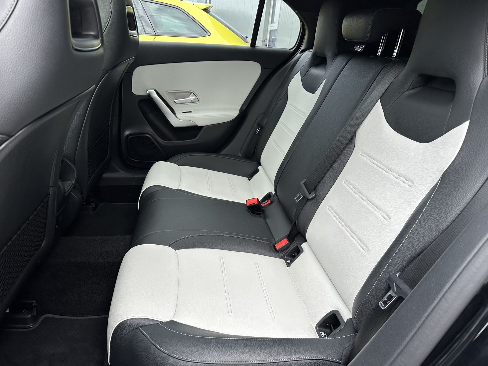 Fahrzeugabbildung Mercedes-Benz A 200 AMG Line NAV+LED+KAMERA+PANORAMA+WIDESCREE