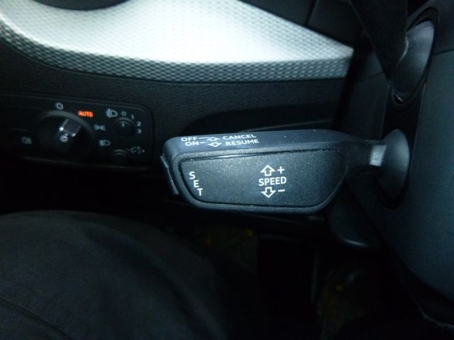 Fahrzeugabbildung Audi Q2 30 TDI >AUT/AHK /NAVI/TEMP/Einparkhilfe<