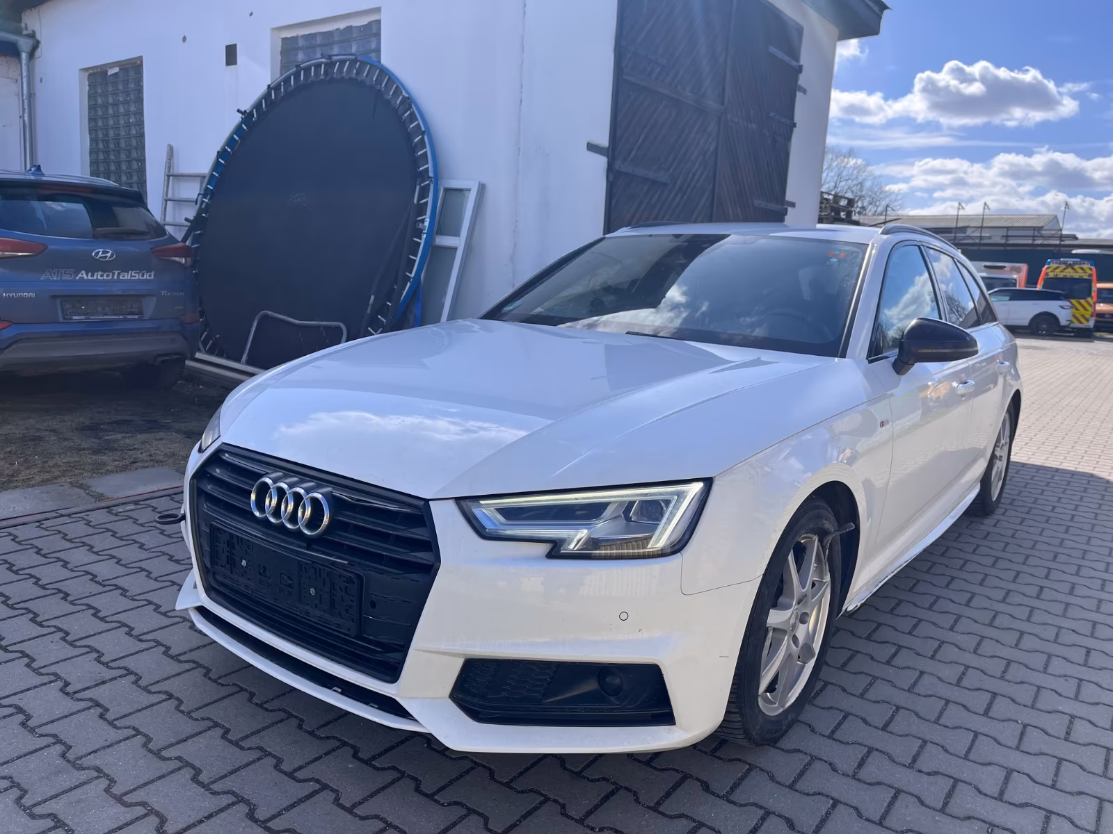 Audi A4 Avant sport ultra S Line NAV KAM AUT LED