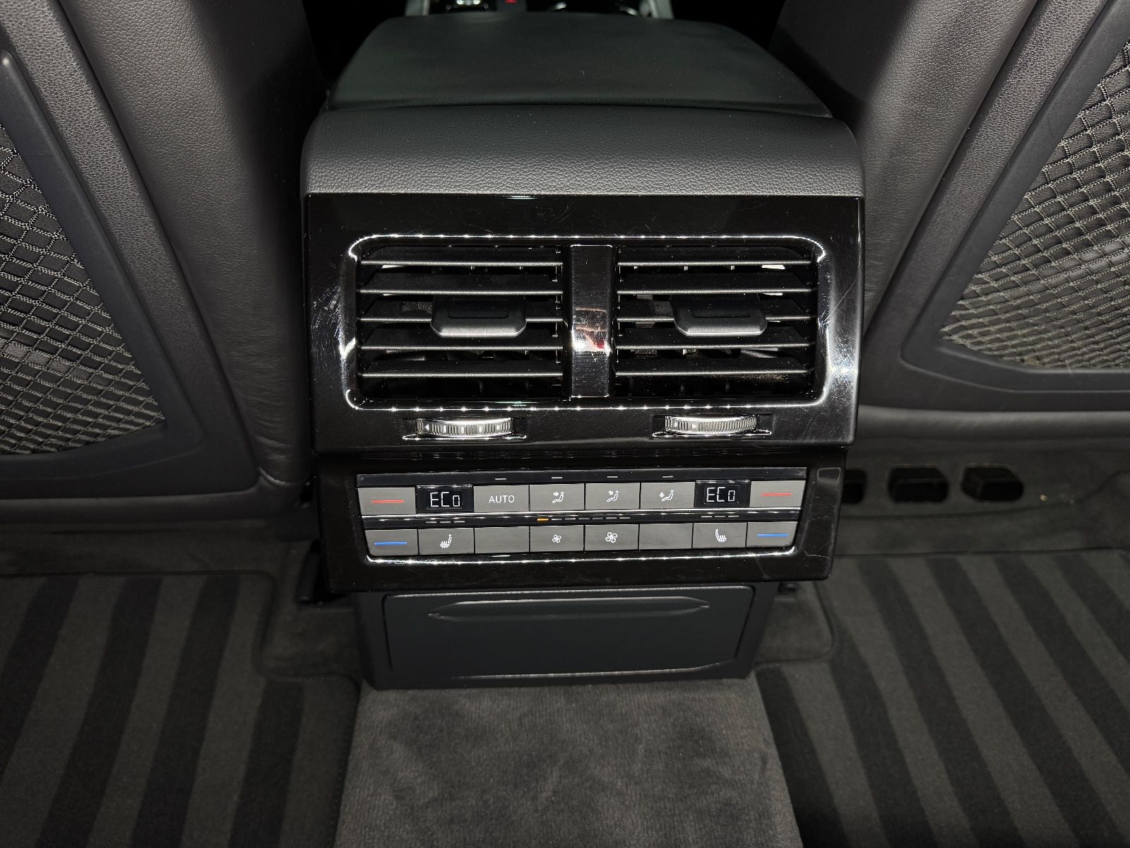 Fahrzeugabbildung Volkswagen Touareg 4.0 TDI V8 Atmosphere 4Motion|R-LINE|AHK