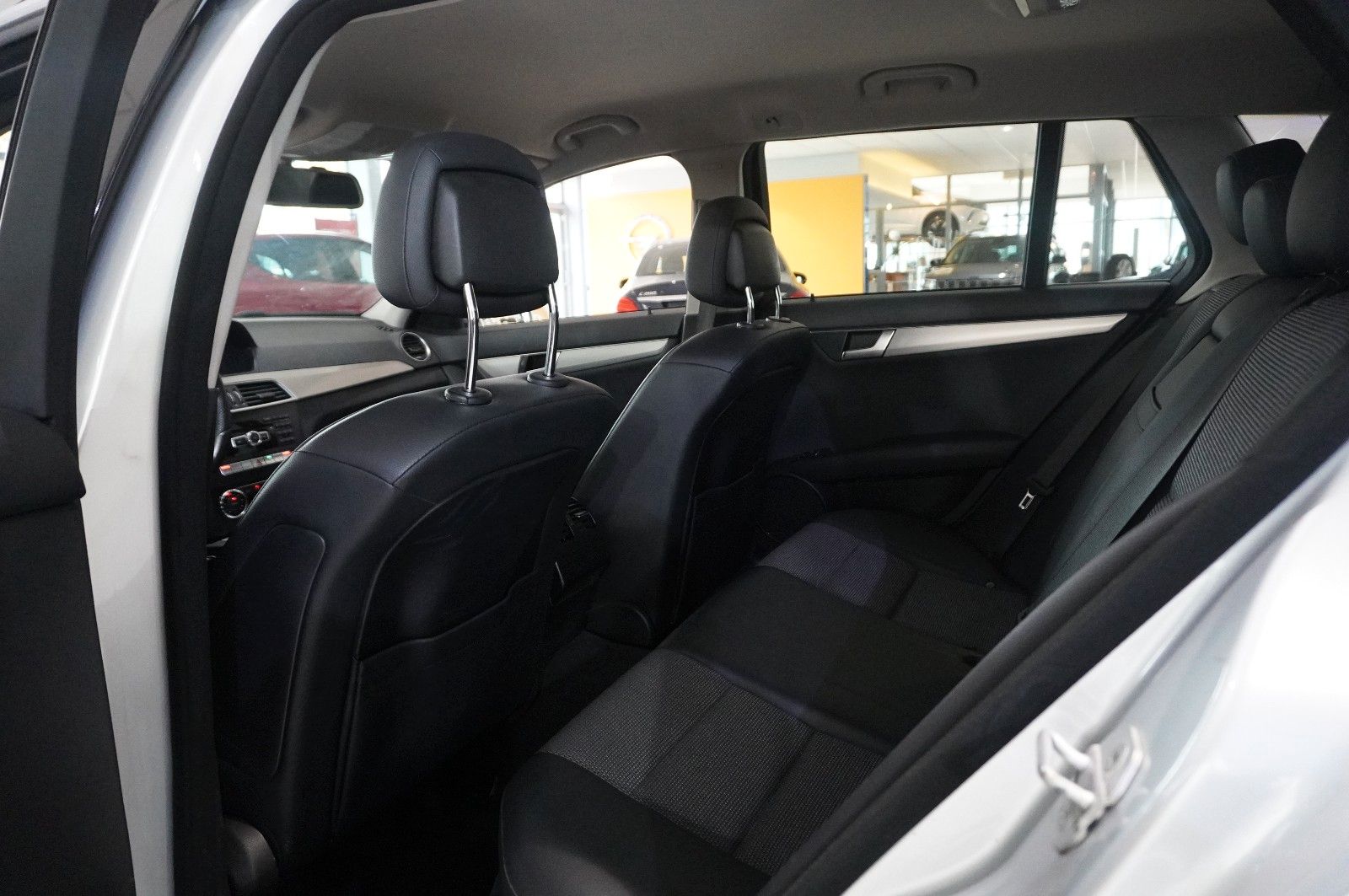 Fahrzeugabbildung Mercedes-Benz C 220 T AVANTGARDE KLIMA/SHZ/PDC/T-LEDER/USB