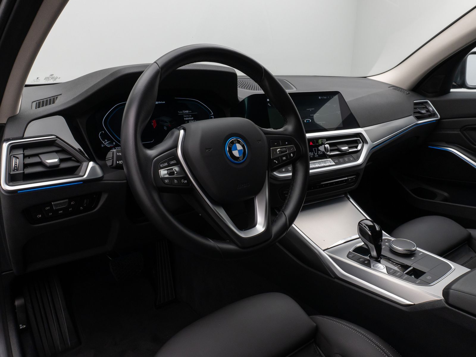 Fahrzeugabbildung BMW 330e Kamera DAB HiFi DrivingAssist Alarm Sport