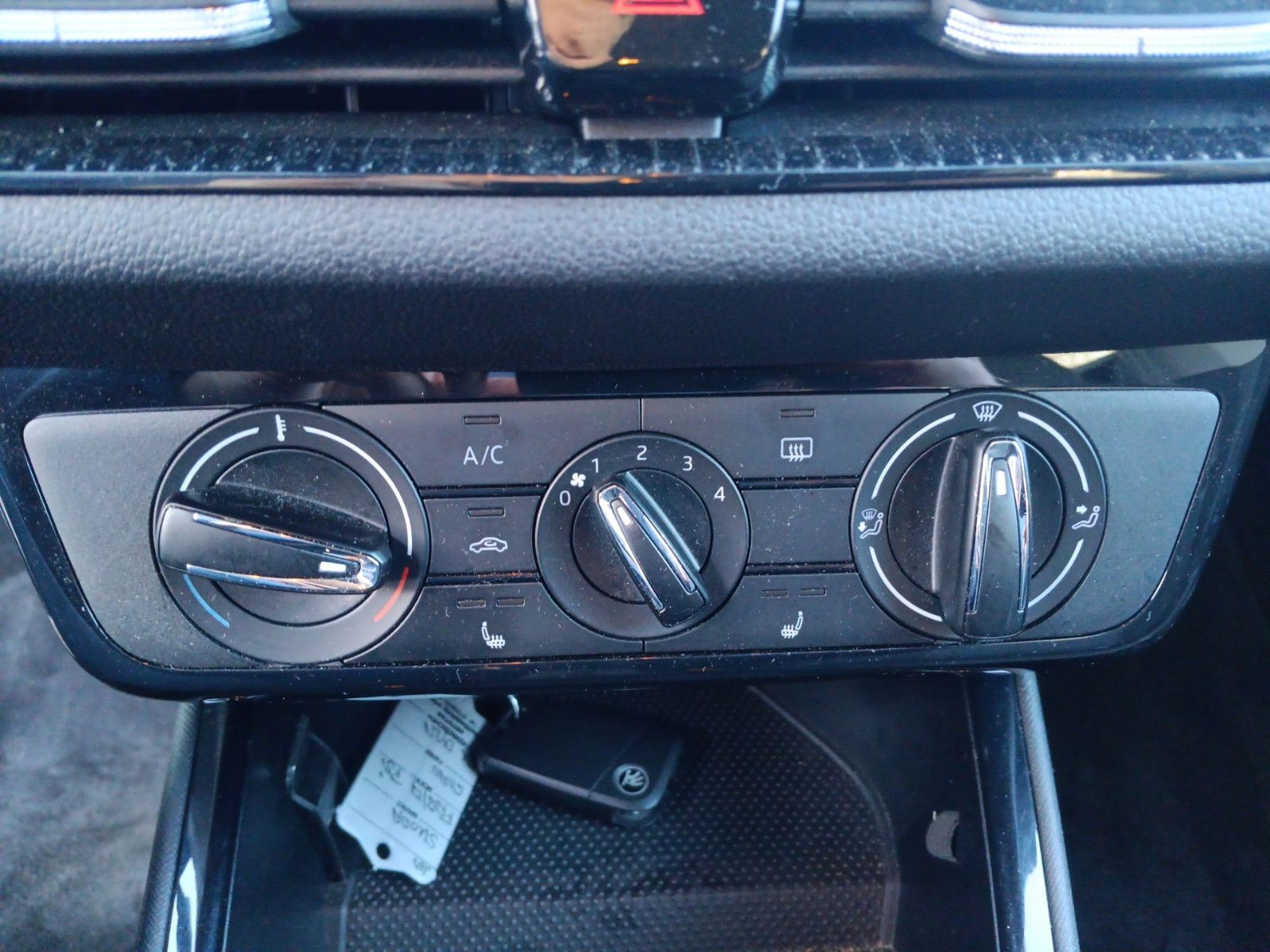 Fahrzeugabbildung SKODA FABIA 1.0 TSI Selection GRA PDC Sitzheiz.