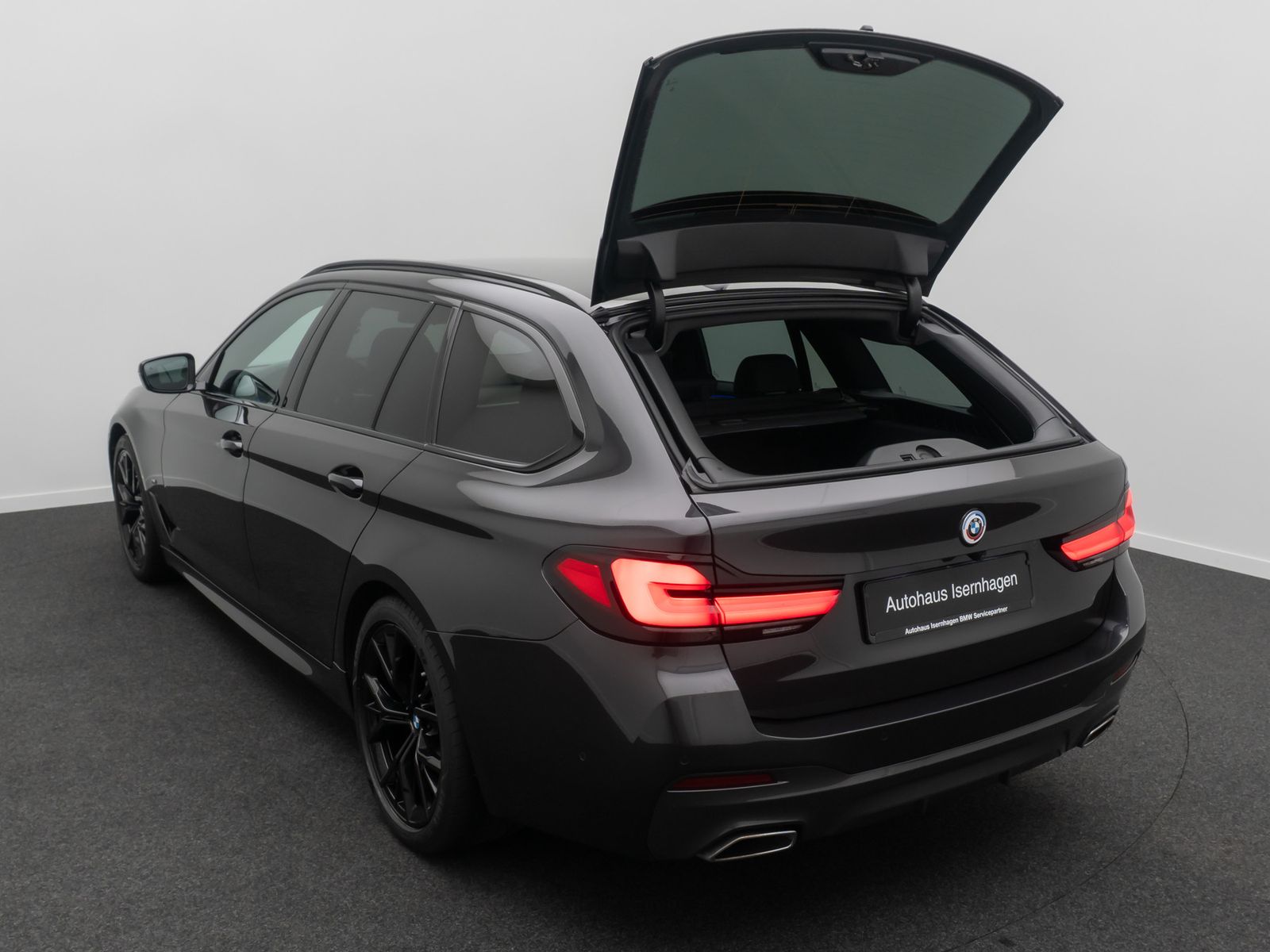 Fahrzeugabbildung BMW 520d M Sport Kamera DAB HUD 4xKlima HiFi 19Zoll
