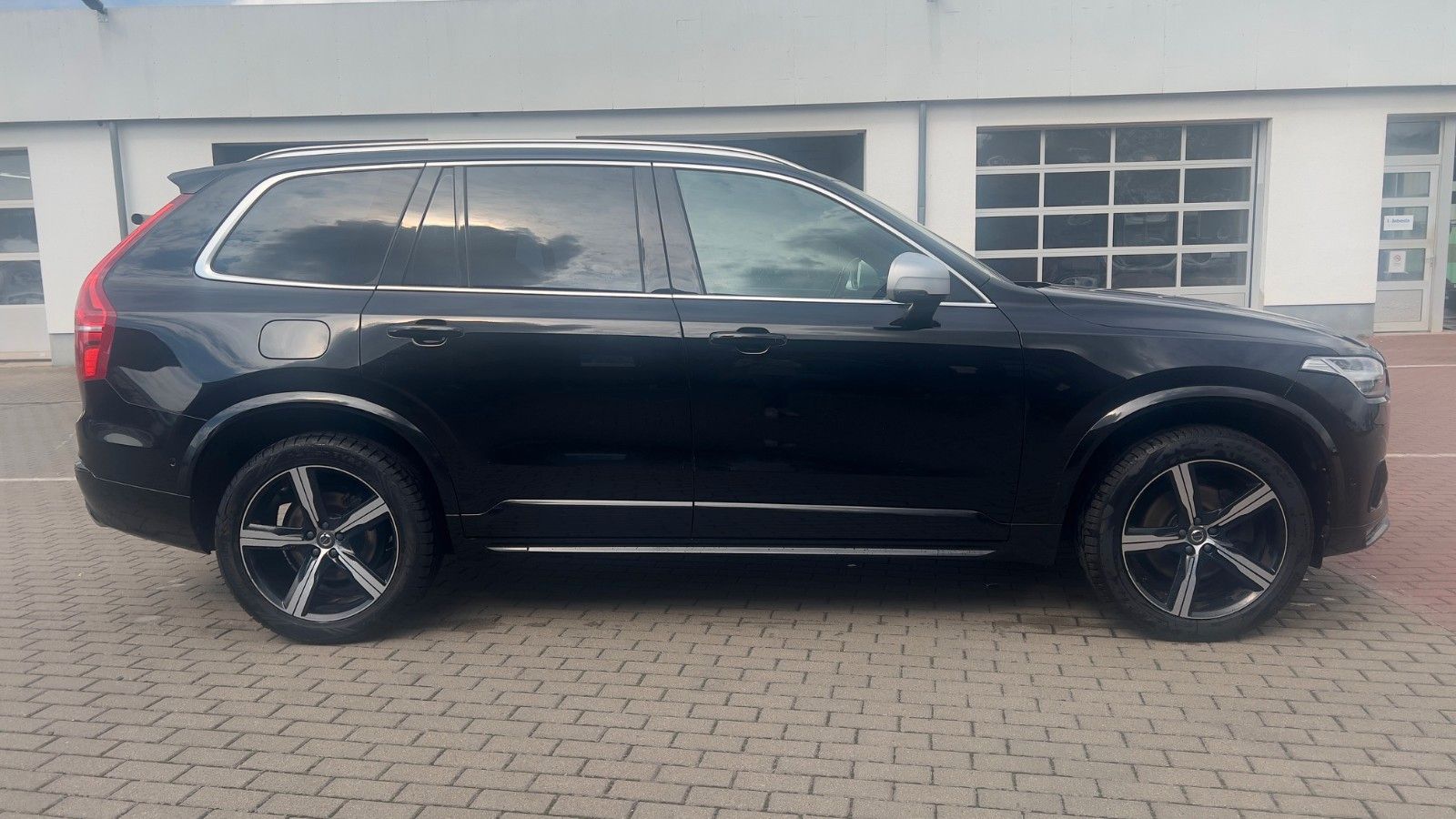 Fahrzeugabbildung Volvo XC90 D5 R-Design*LED*LUFT*CAM*7Sitze